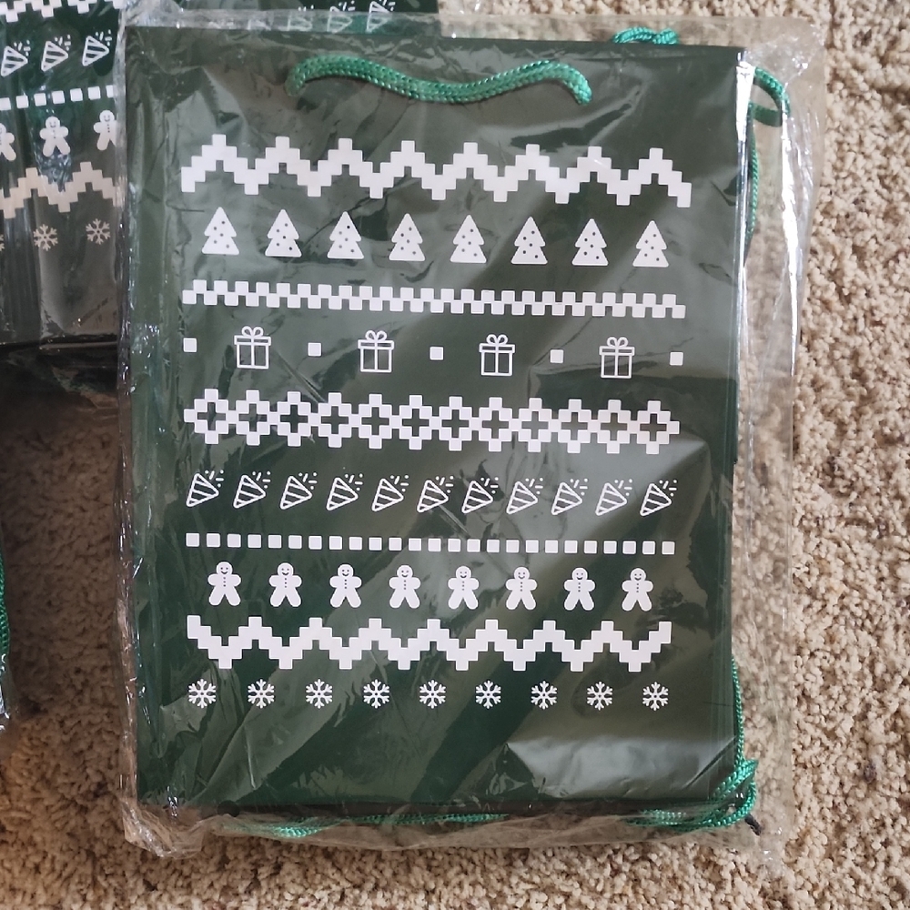 3 Pks Quantity 30 Festive Xmas Bags 10x8x4 Very Sturdy!!!